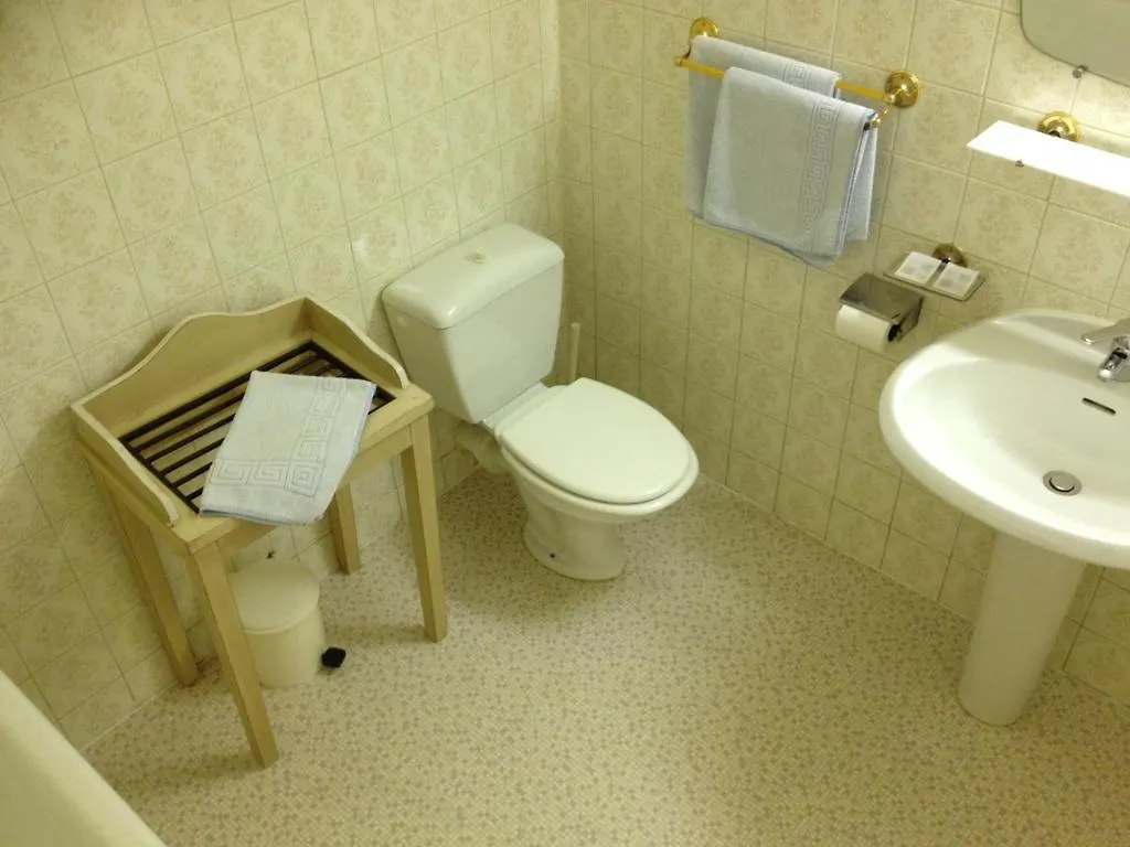 Au Nouvel Hotel Toulon 2*,  France